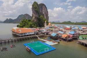 Terrain de foot de Koh Panyee en Thaïlande